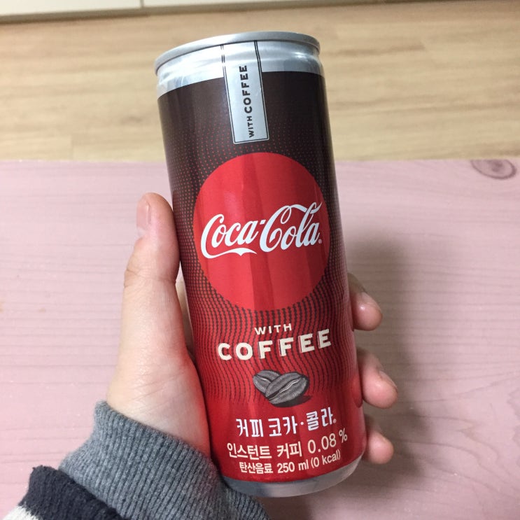 [COCA] 커피코카콜라 :: 오묘한 맛에 코카인 춤이 절로 나오네요~(코카콜라신제품, 신상음료리뷰)