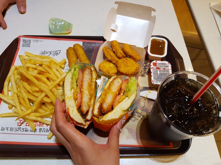  맥도날드 4월 이벤트!!!! 놓치면 후회할 걸?/스낵랩무료/커피한잔무료/트리플어니언버거 50%할인