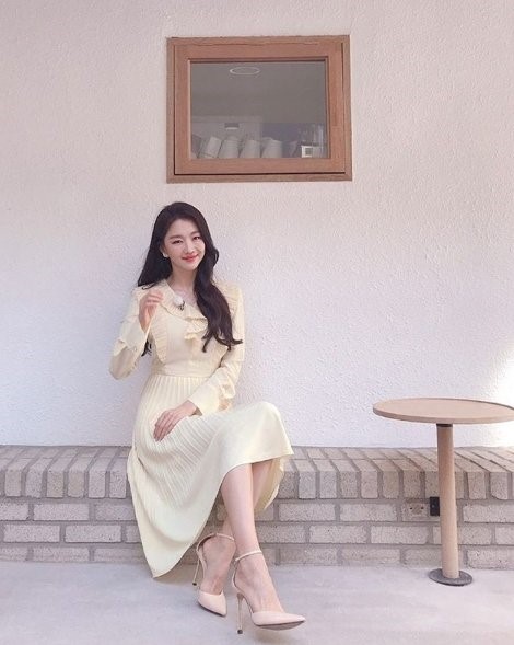  '열애 인정' 장희진, 화사한 비주얼 "설레는 봄" 