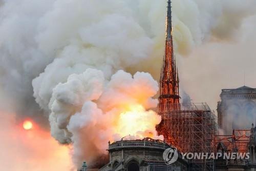 노트르담 대성당 화재 , 전세계 탄식과 눈물