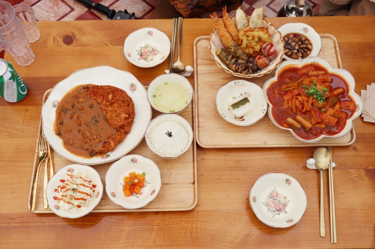  익선동 맛집 낙원꽃분식에서 예쁜 떡볶이 만찬을 즐기자!