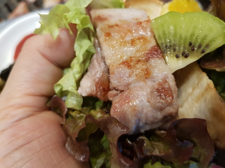 삼척 고기집 비타민 충전! 과일쌈 먹으러 고기촌 플러스 삼척 고기집 비타민 충전! 과일쌈 먹으러 고기촌 플러스
