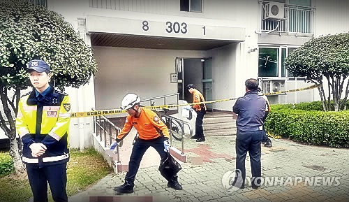 "피 흘린채 사람들 쓰러져"…'묻지마 칼부림'에 아파트 아비규환 "피 흘린채 사람들 쓰러져"…'묻지마 칼부림'에 아파트 아비규환
