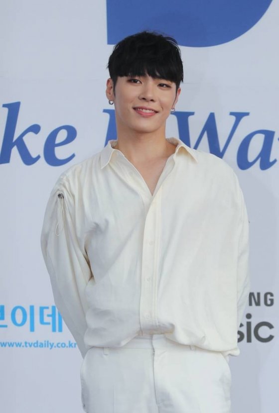  에이미 폭로에 휘성팬들 입장밝혀라VS 무관함믿는다