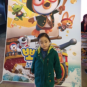 뽀로로 극장판 보물섬 대모험 7살인 딸에게도 40대 엄마에게도 전혀 유치하지 않고 재미있어....