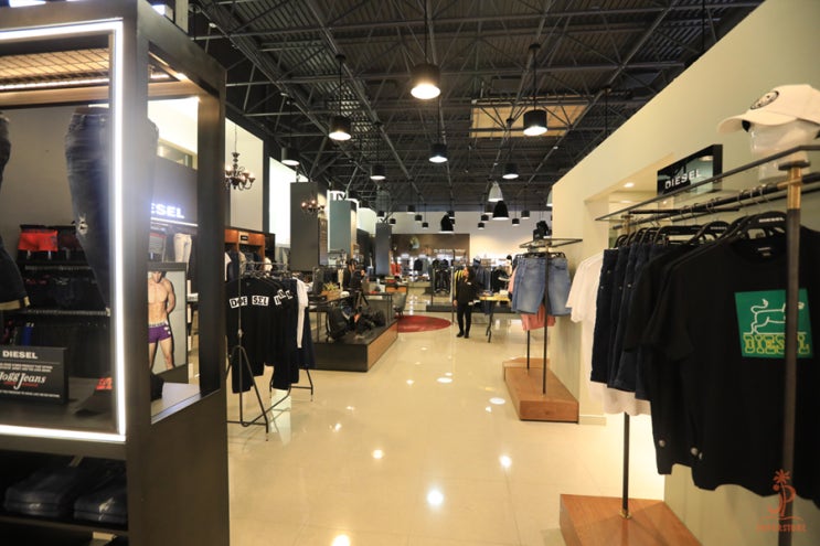  디젤(DIESEL) 드라마 속 패션 스타일 바로 2019 디젤 S/S 신상품이야!
