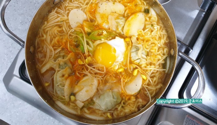  집에서 콩나물 키우기 -7일차에 수확.세척.간단한 콩나물떡만두라면 요리샷