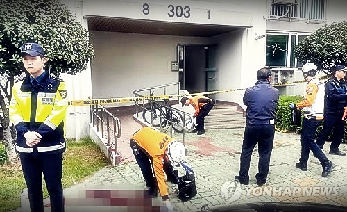노인·여성·아이만 당했다→진주 아파트 악몽의 묻지마 살인→'임금체불 불만'*(현장영상첨부) 노인·여성·아이만 당했다→진주 아파트 악몽의 묻지마 살인→'임금체불 불만'*(현장영상첨부)