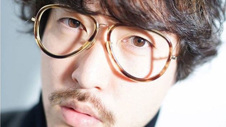  사진작가 '로타', 강제추행 징역 8개월…법정구속