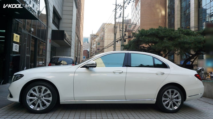  벤츠 E300 4MATIC, 브이쿨 반사필름으로 틴팅!