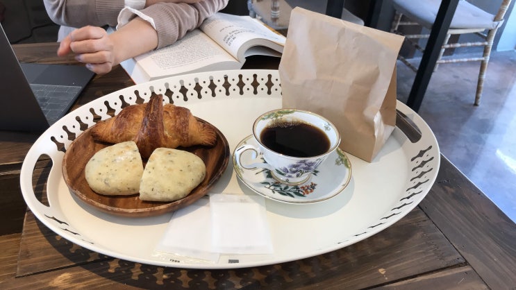 폴앤폴리나 Paul & Paulina. 맛있는 연희동 빵집. 폴앤폴리나 Paul & Paulina. 맛있는 연희동 빵집.