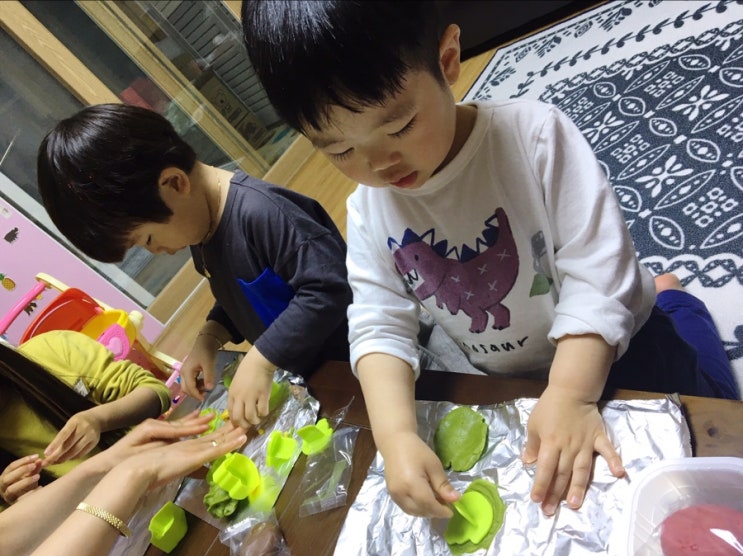  로윤이의 하루_가족품앗이 토이쿠키 만들기, 로운이랑 우정쌓기