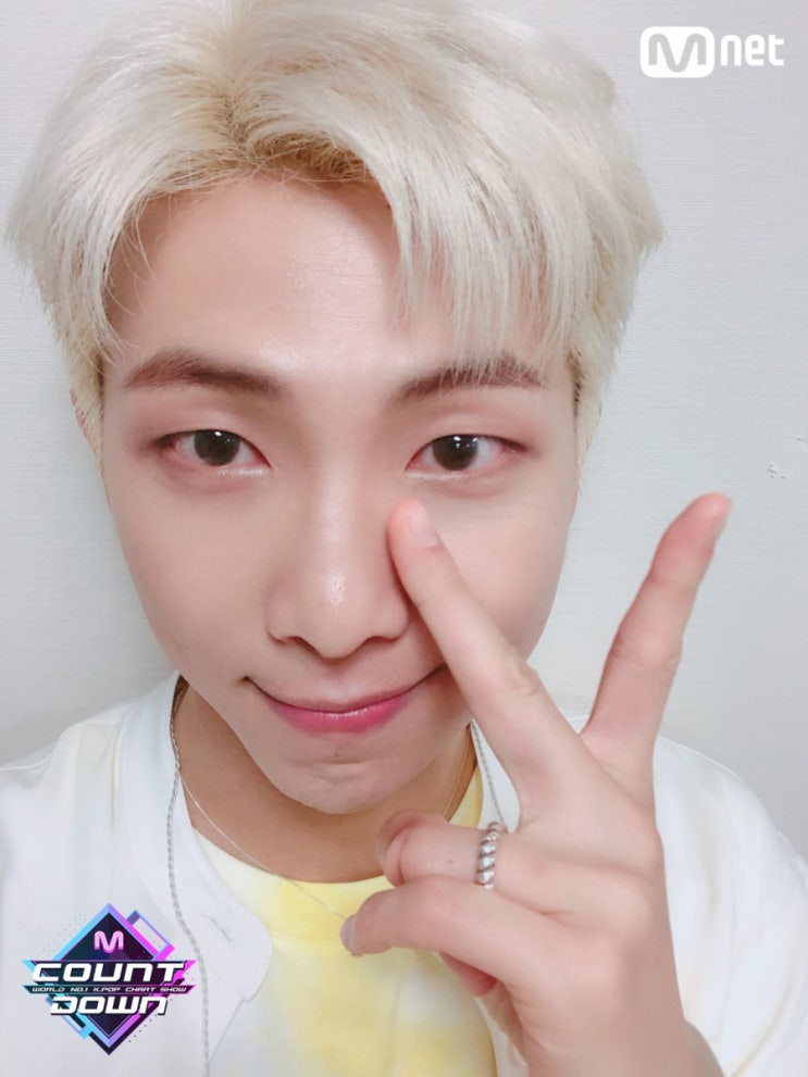  [방탄소년단] 엠카운트다운 공식 트위터 셀카