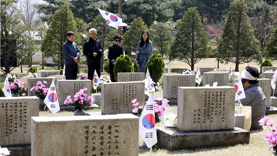  제59주년 4·19혁명 기념식 국립 4·19민주묘지서 개최