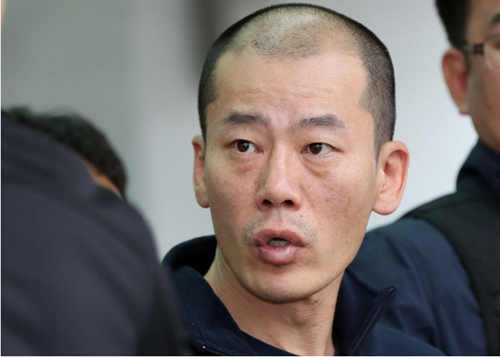  진주 아파트 살인 사건.  정신병자들을 어떻게 해야 하나?
