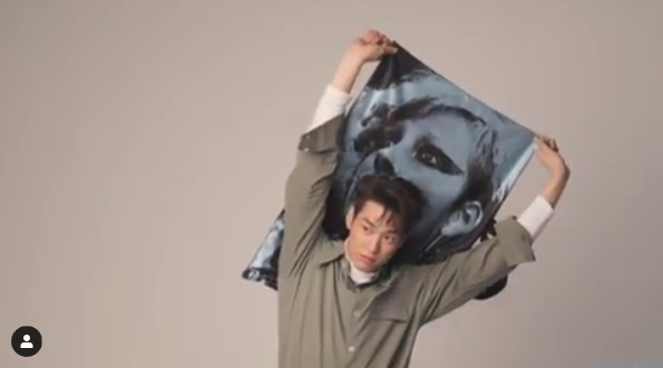  김영광 패션. 엘르 화보 촬영 현장에서 착용한 백팩, 가방은 이스트팩 x 라프시몬스 제품! 초면에 사랑합니다 