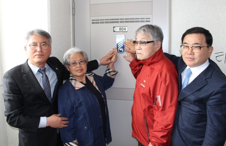  경남동부보훈지청-창원시, 4‧19혁명 국가유공자 명패 달아드리기 행사 가져