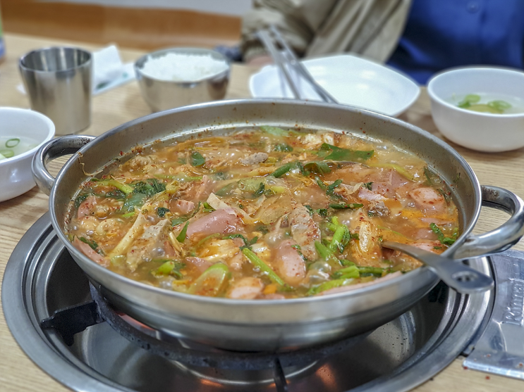  [문산 삼거리 부대찌개] 50년 전통의 맛_원조 삼거리 부대찌개