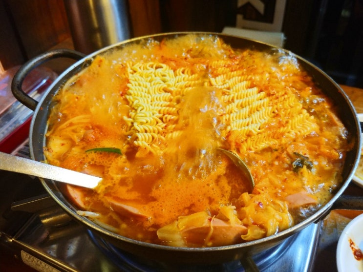  고속터미널 밥집 혼밥 부대찌개 토방민속촌 식당!!