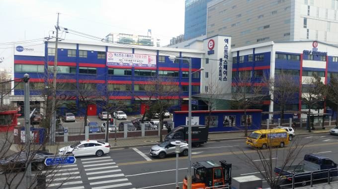  엑스트라스페이스