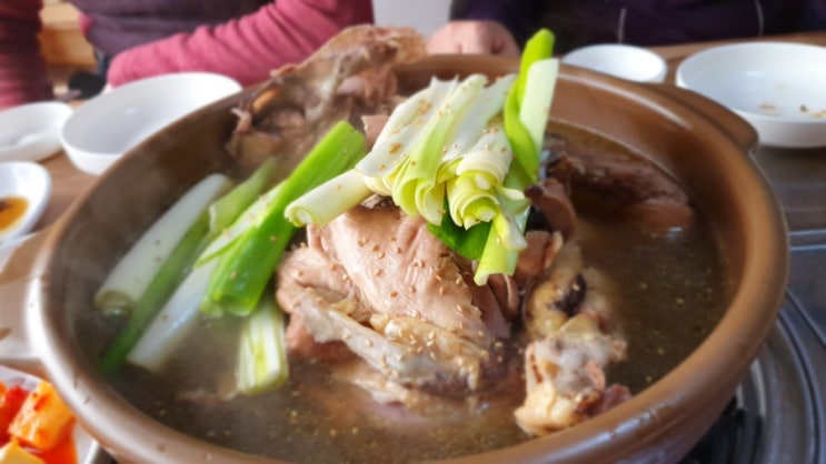  경기도 광주 남한산성입구 꼭 찾아가야할 장닭 맛집 만남의집. 롱다리 장닭 백숙이 정말 맛있다.