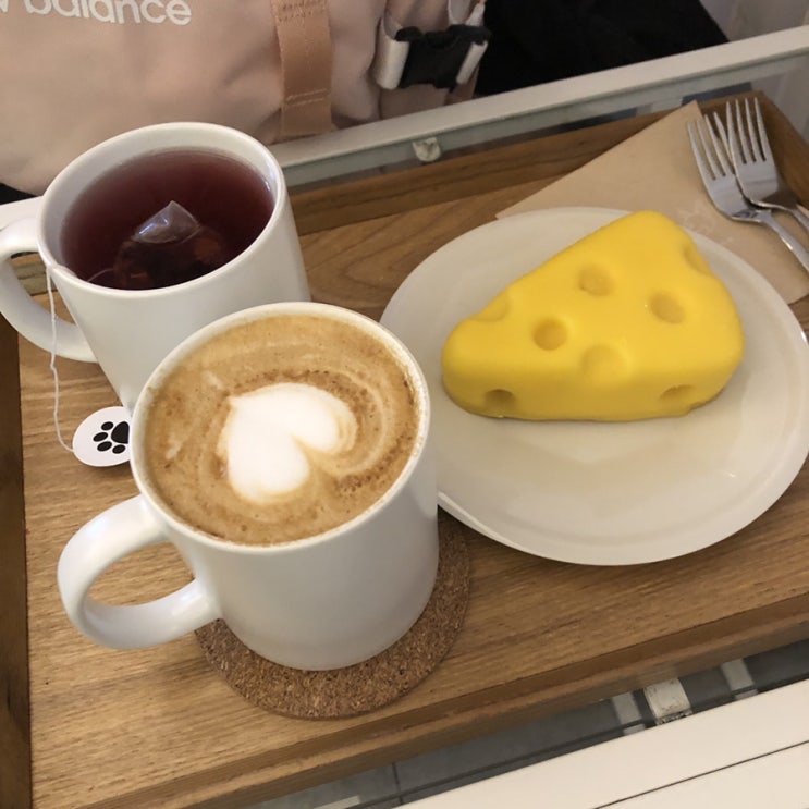  부천 사진찍기 좋은 카페 중동 현대백화점 발바닥커피