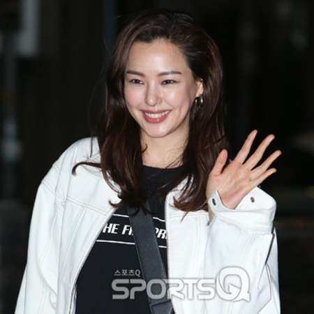  이하늬사복패션 열혈사제 종방연착용 스타일리시한 화이트 자켓 봄코디
