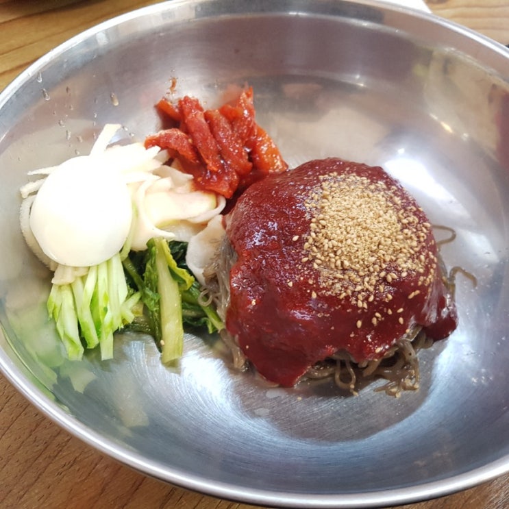  가오리회냉면 먹다