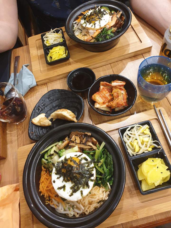  파리 한국식당에서 냠냠 (파리유학중,우리 학생)
