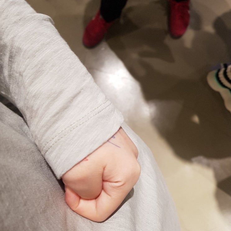  앙 쥔 주먹이 보이나요