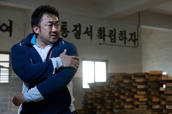  <원더풀 고스트> “유도관장 마동석과 유령경찰 김영광이 펼치는 코미디영화”