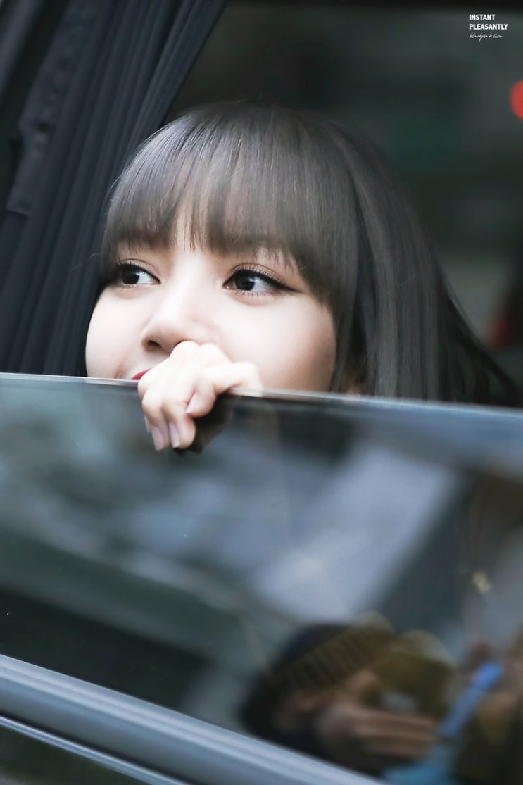  190406 블랙핑크 리사 음악중심 퇴근길 사진