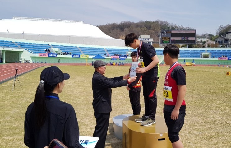 남자초등 <b>포환</b> <b>박시훈</b>(구미 인덕초)선수가 부별 한국<b>신기록</b>을... 