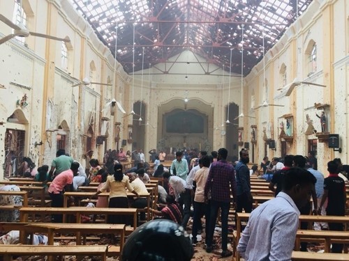부활절 스리랑카 교회·호텔 6곳서 폭발…"최소 42명 사망 280명 부상"