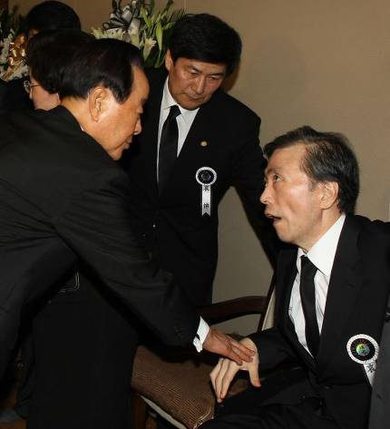  'DJ장남' 김홍일 전 의원의 굴곡진 인생, 이희호여사 건강 악화