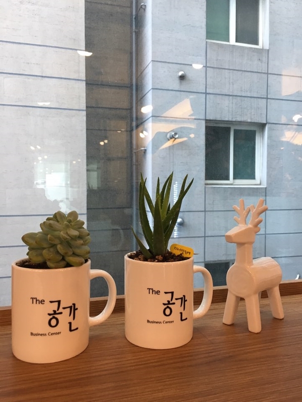  지구의 날_더공간 입주선물 머그컵