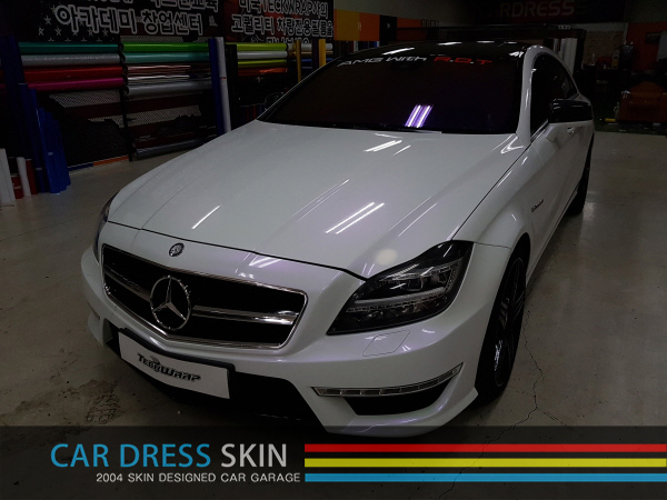  튀지 않고 고급스러운 느낌의 화이트카멜레온 래핑 X CLS63AMG