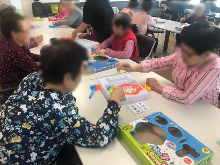  수원주간보호 19년 4월 22일 신체튼튼 신나는 게임 ( 수원주간보호 , 주간보호 , 치매 , 장기요양보험 , 장기요양등급 , 인지지원등급 ) 가람연세노인복지센터