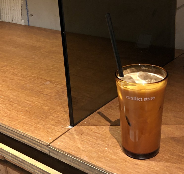  가로수길 카페, 컨플릭트 스토어 커피(Conflict Store Coffee), 피넛버터가 맛있는 곳