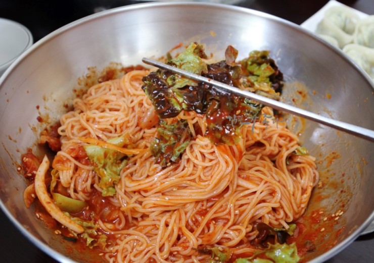  김포 맛집 국수집 하면 걸포동 뚝방국수 혼밥 하기 좋은 곳 요기! 푸짐한 한 그릇