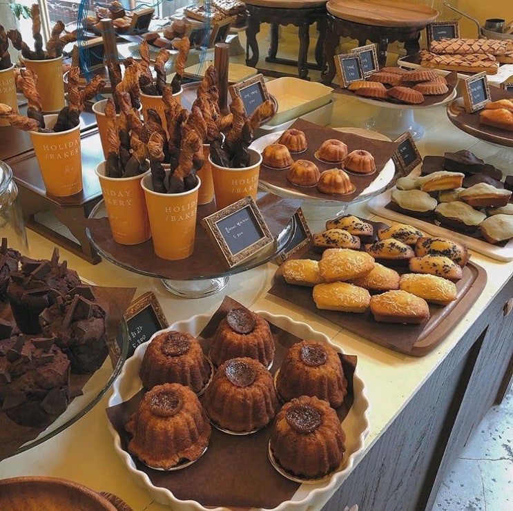  익선동 카페 홀리데이 베이커리 HOLIDAY BAKERY