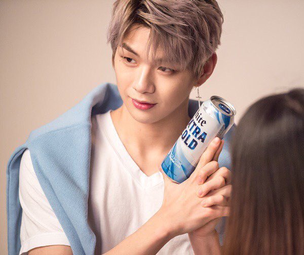  강다니엘 섹시한 피지컬 넘사벽인 하이트 촬영현장