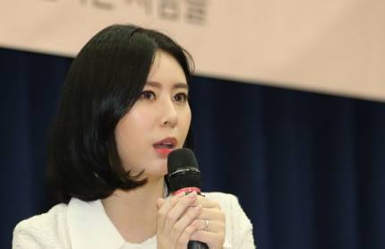 윤지오, '의문의 교통사고' 거짓말 의혹…카톡 SNS 메시지 입수 윤지오, '의문의 교통사고' 거짓말 의혹…카톡 SNS 메시지 입수