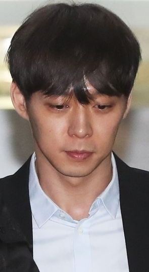  박유천 천추의 한 다리털~~~~