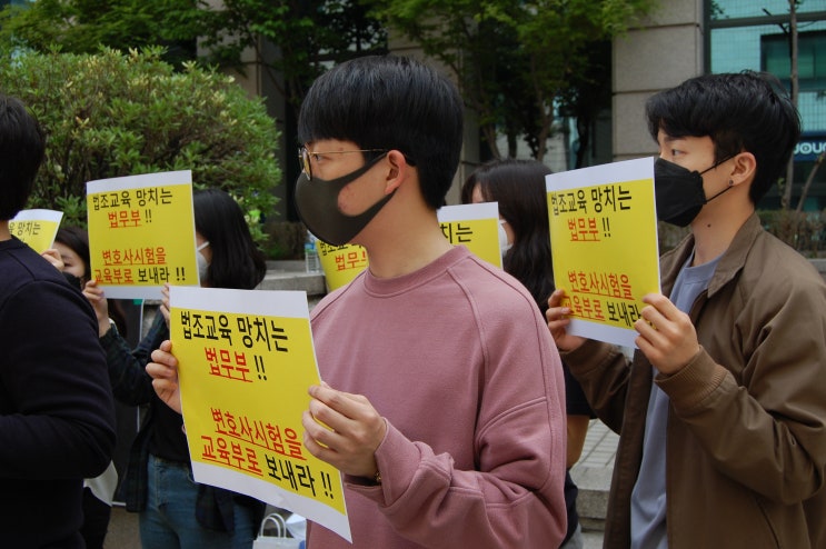  로스쿨 제도 최대 난제, 변호사시험  합격률을 바라보는 2개의 '시선'