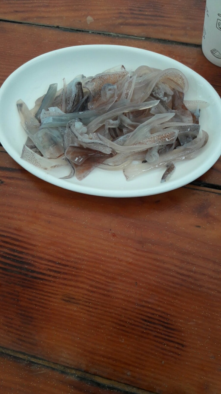  강릉 먹거리 여행 [늦은 후기 ] -도토리 칼국수,길쭉이 호떡,오징어회,광어회