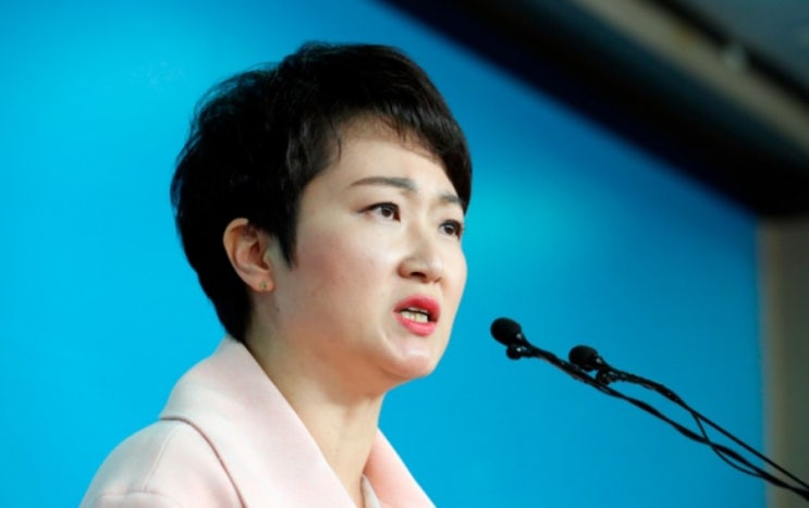  이언주, 바른미래당 탈당... 바른미래당이 민주당, 정의당이 내세운 선거제 개편안과 공수처 설치법 등을 패스트트랙으로 공조하기로 한데 반발... 그래도 의원다운 의원이 있구만...