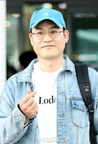  열혈사제 김성균 공항패션 모자 볼캡 바잘 VARZAR