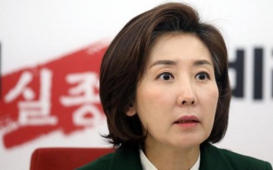 철야농성, 거리투쟁… 한국당 "독재와 싸우겠다"   