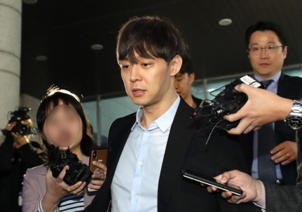  눈물의 기자회견 박유천 결국은 쇼였나?